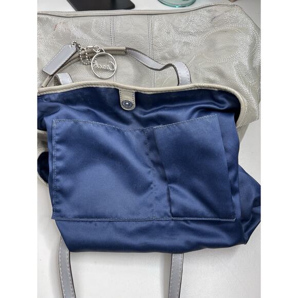 Coach Gray Silver Kiss Lock Handbag Purse F15658 - Picture 16 of 16